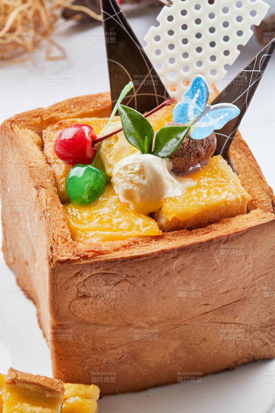 西餐中做的甜品美食面包的诱惑图片