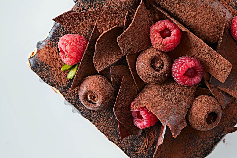 可可撒粉黑巧克力奶酪慕斯蛋糕图片