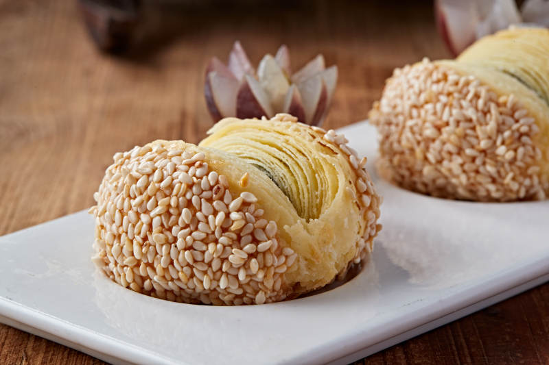 茶餐开口芝麻千层红豆饼图片