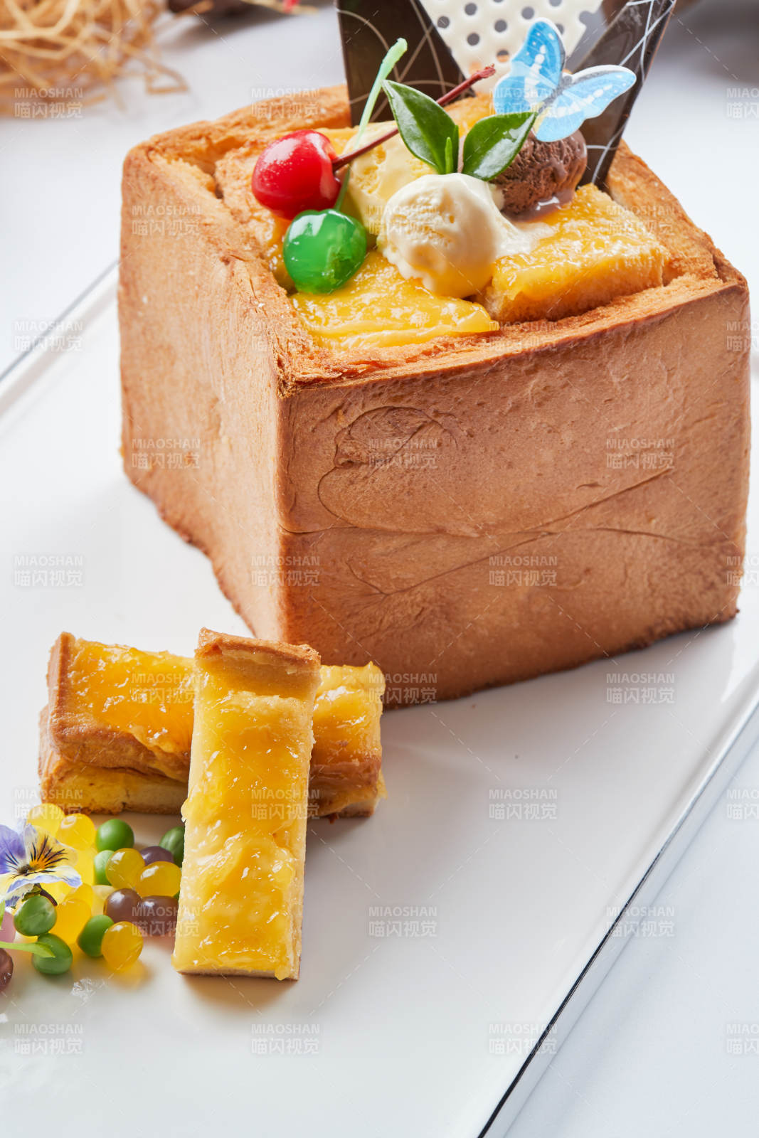 西餐中做的甜品美食面包的诱惑图片