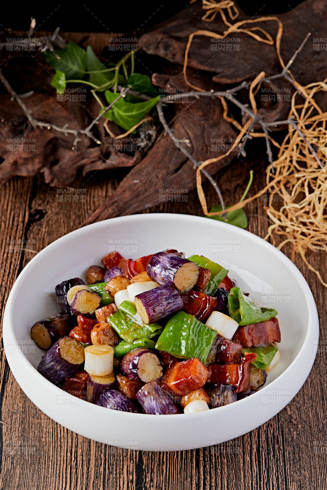 美味合炒茄子尖椒红烧肉图片