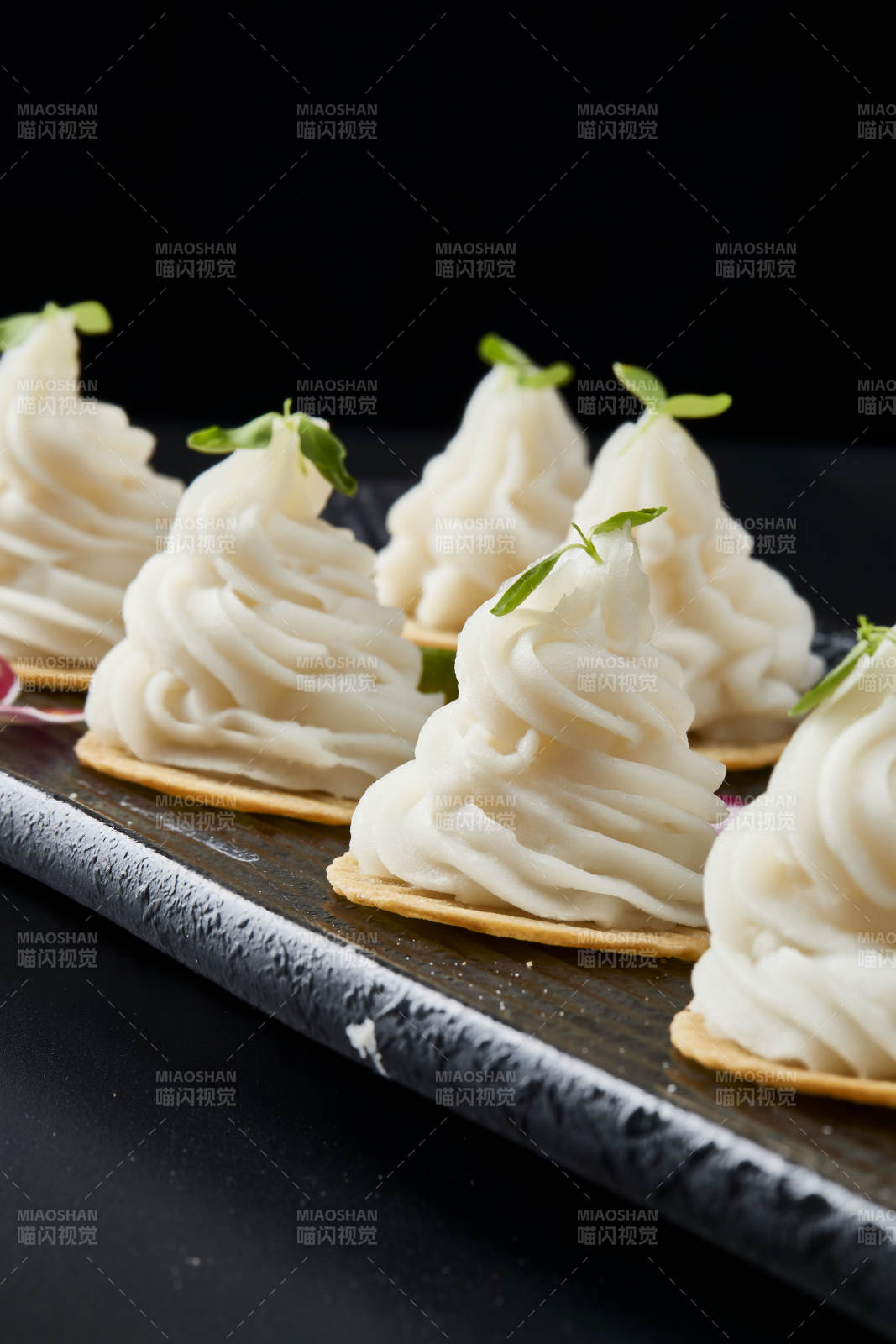 传统健康美食营养土豆泥配薯片图片