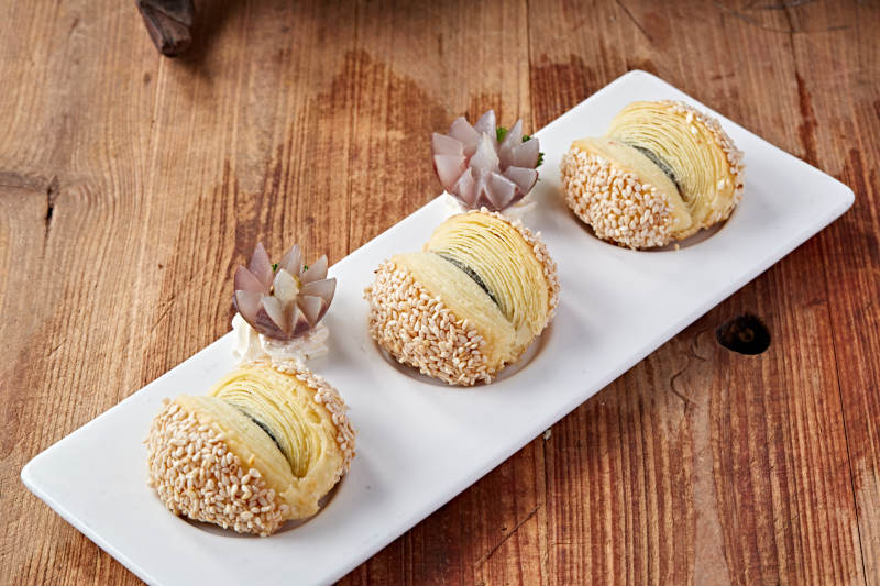 茶餐开口芝麻千层红豆饼图片