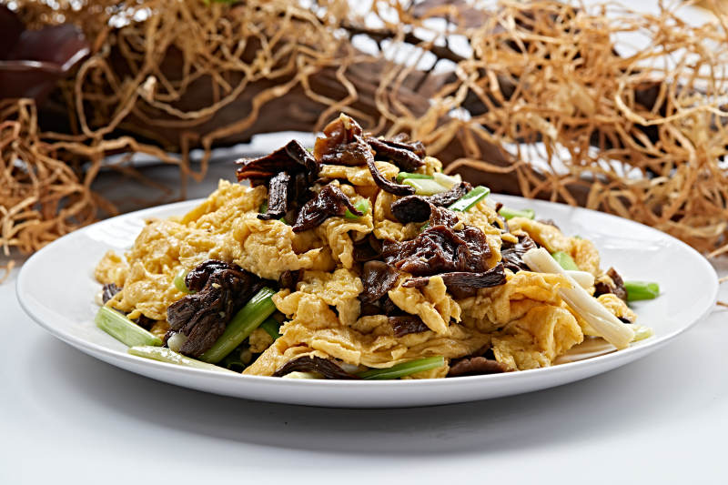 蒜薹山珍菌炒鸡蛋图片