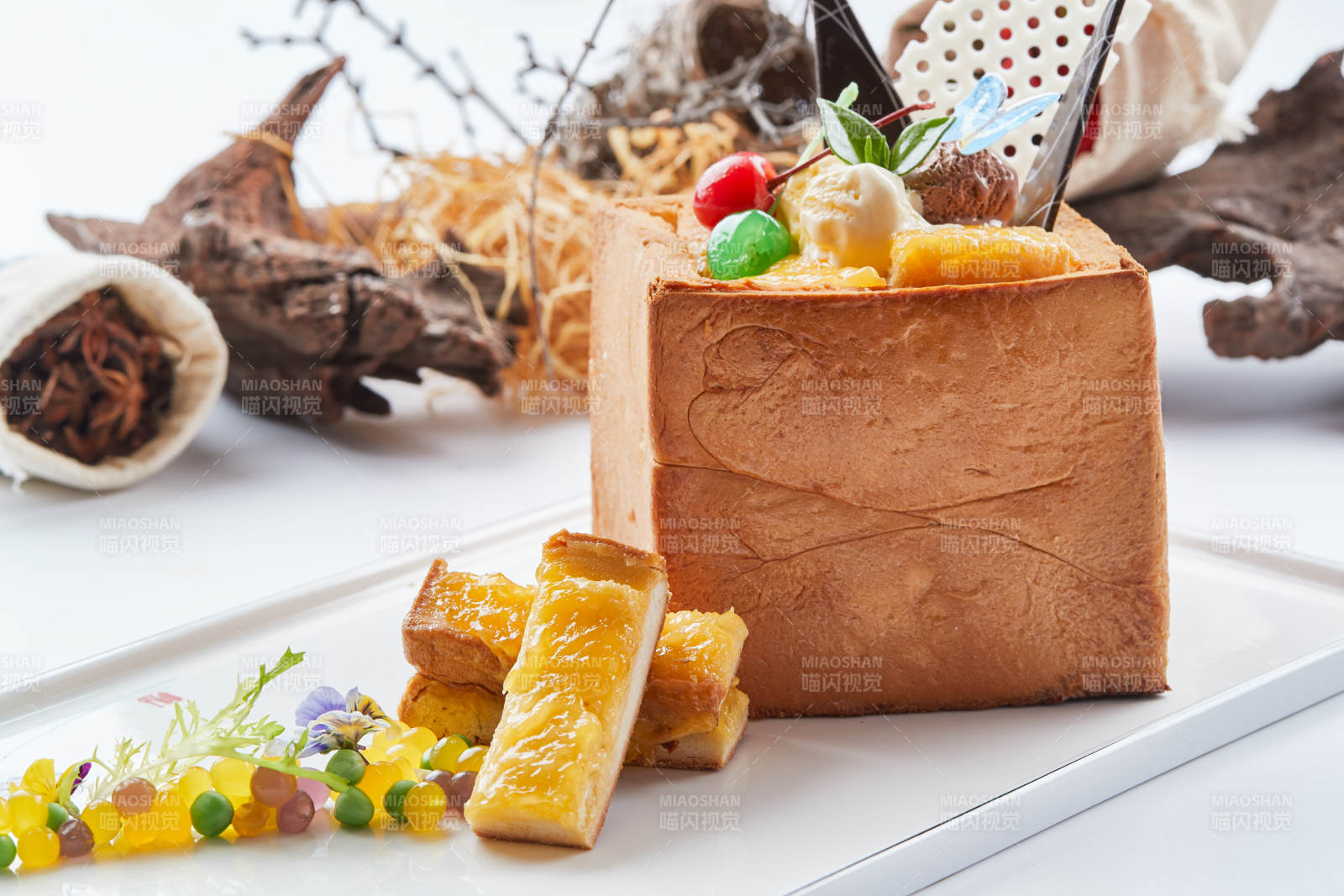 西餐中做的甜品美食面包的诱惑图片