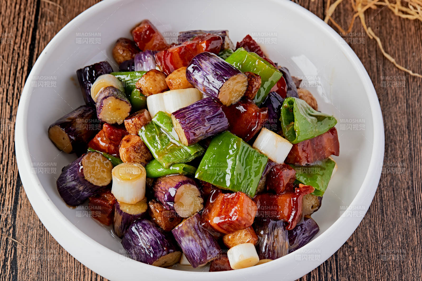 美味合炒茄子尖椒红烧肉图片