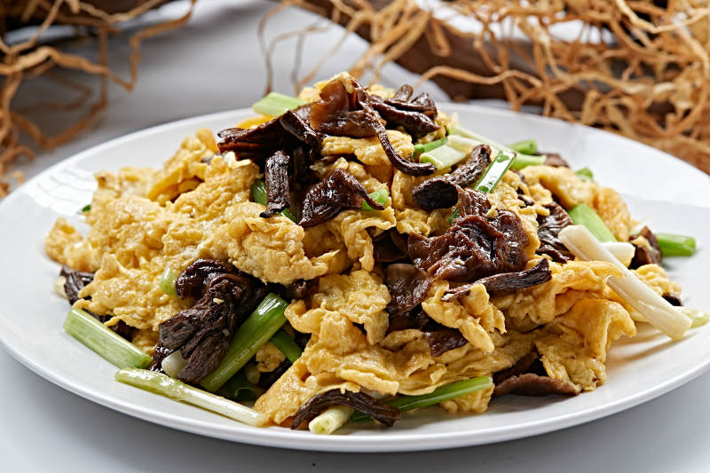 蒜薹山珍菌炒鸡蛋图片