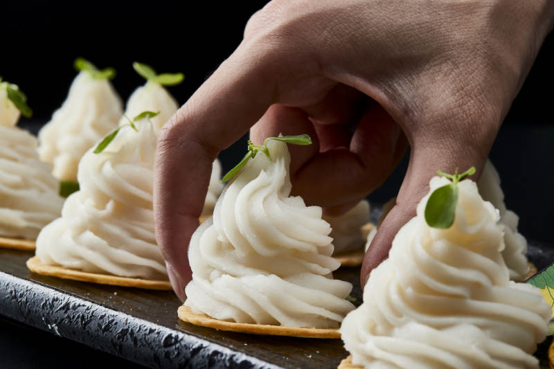 传统健康美食营养土豆泥配薯片图片