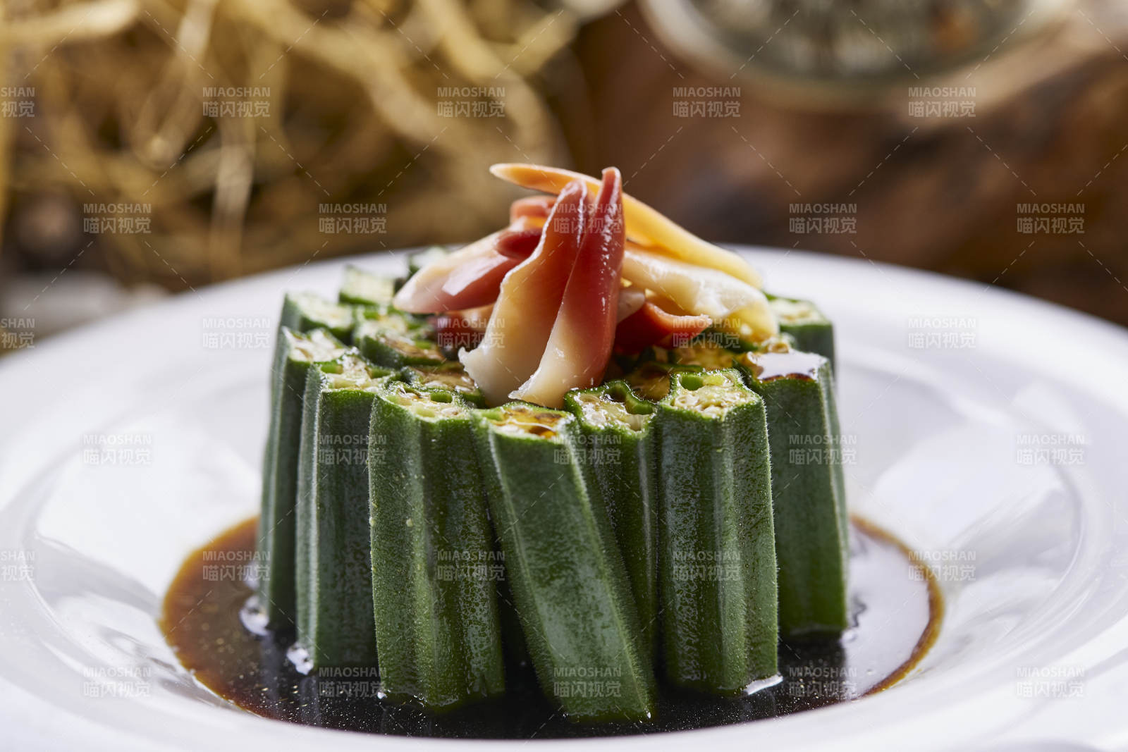 浇汁秋葵北极贝图片