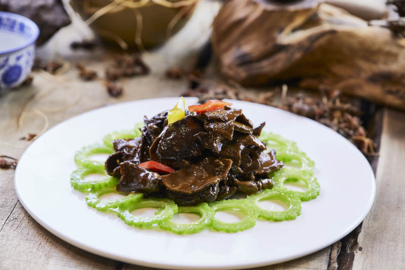 炝炒灵芝菌蘑菇片图片