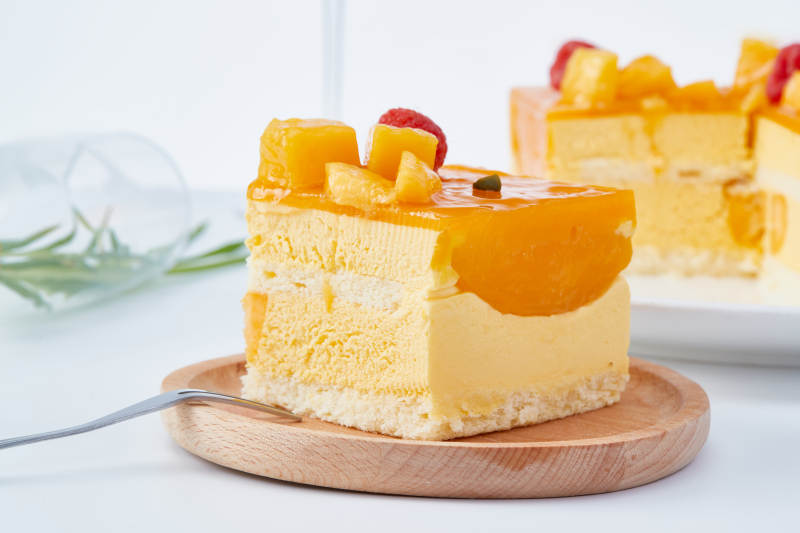 树莓芒果鲜奶慕斯蛋糕图片