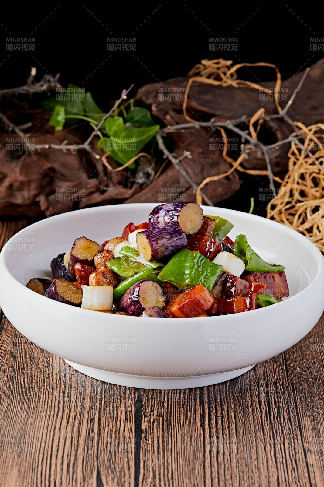 美味合炒茄子尖椒红烧肉图片