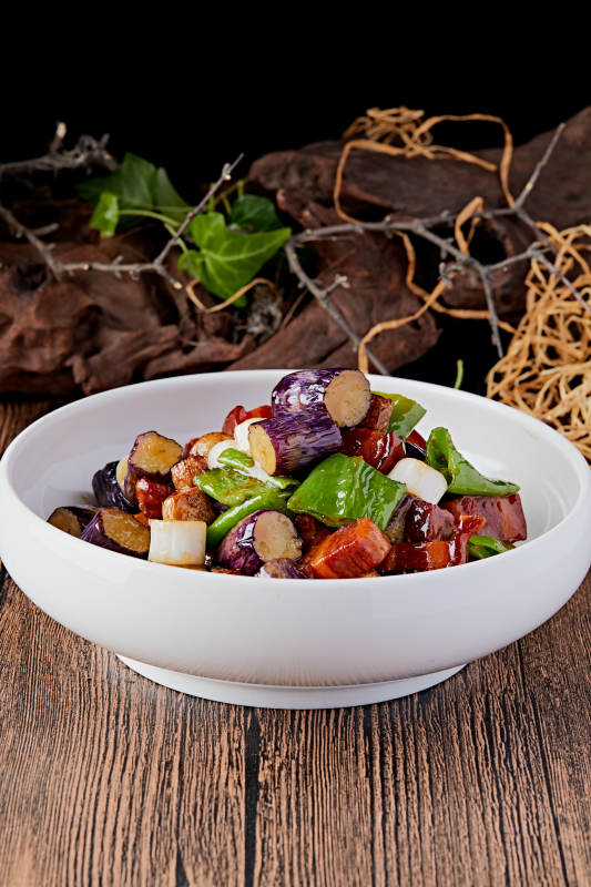 美味合炒茄子尖椒红烧肉图片