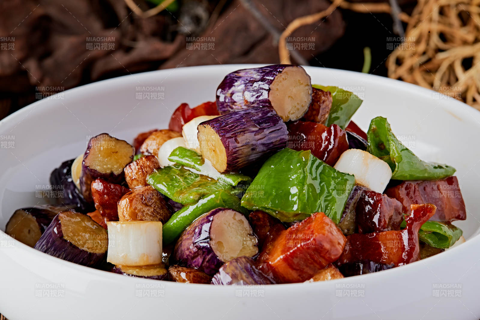 美味合炒茄子尖椒红烧肉图片