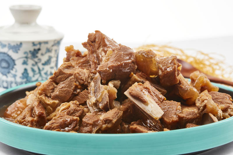 家常酱炖牛筋头巴脑图片
