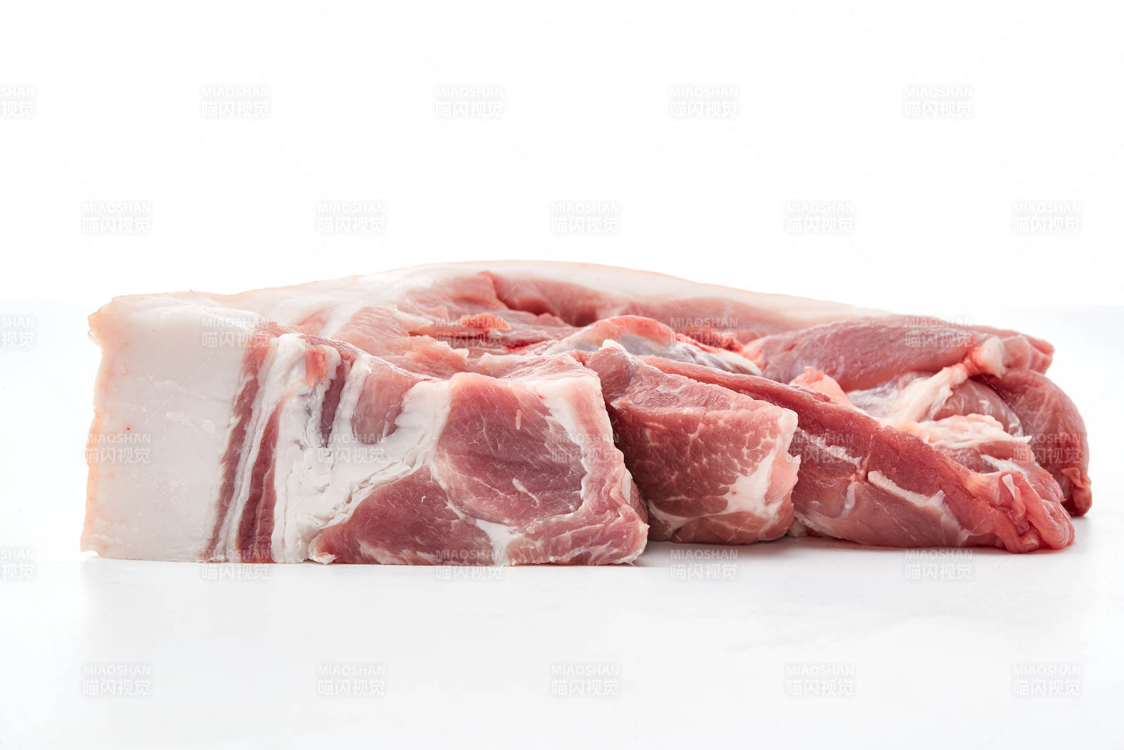 检疫合格的屠宰生鲜猪肉图片