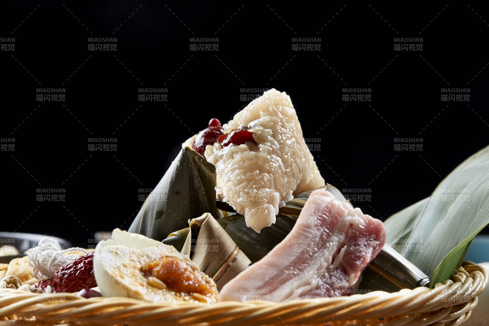 端午节的粽子和原材料图片