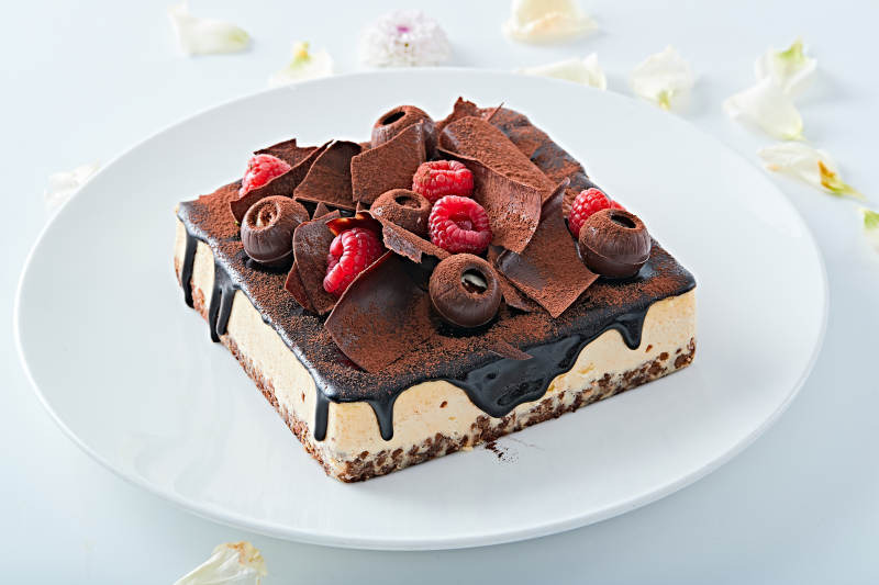 可可撒粉黑巧克力奶酪慕斯蛋糕图片