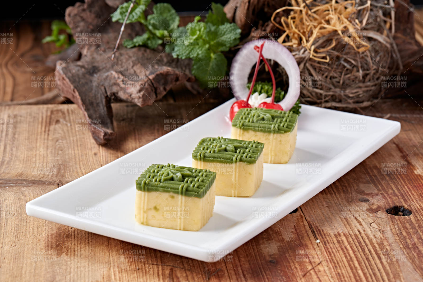 茶餐抹茶豆泥糕图片