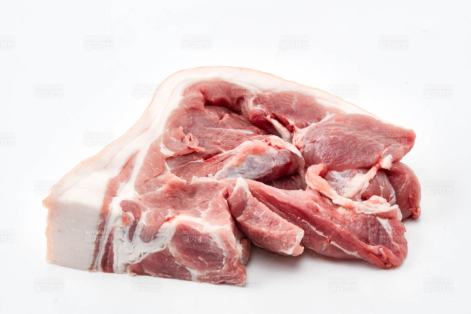 检疫合格的屠宰生鲜猪肉图片