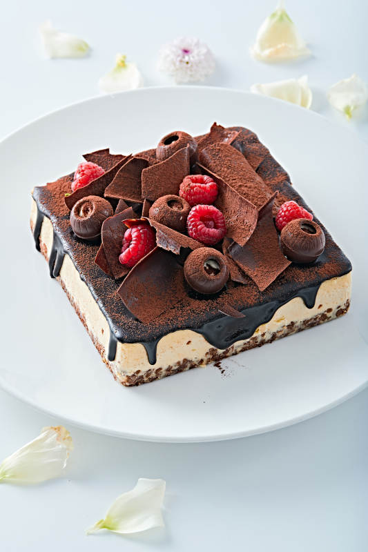 可可撒粉黑巧克力奶酪慕斯蛋糕图片