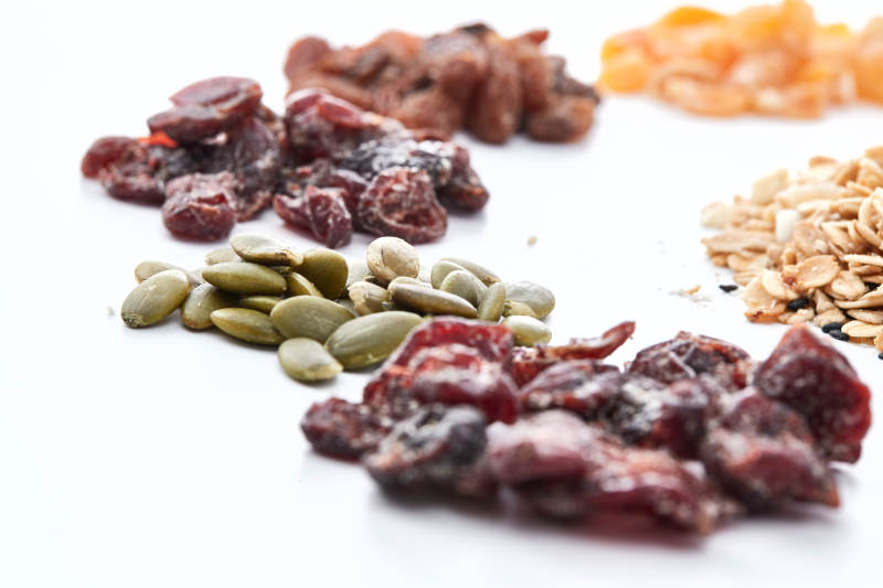 美味健康的营养早餐坚果混合烤燕麦图片