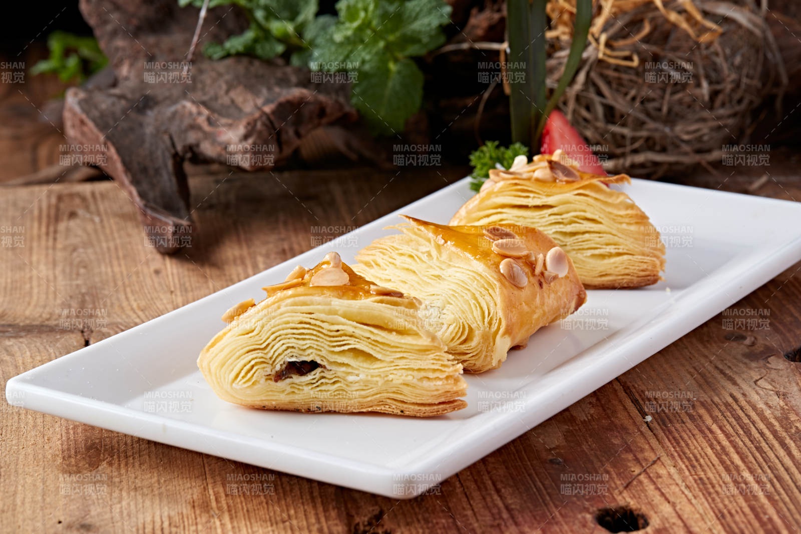 茶餐香烤杏仁千层酥并图片