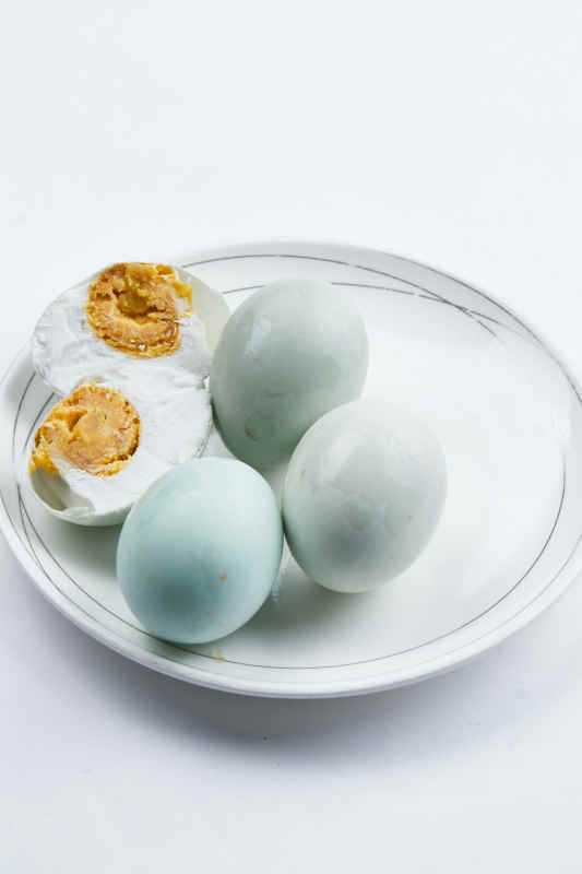 爆腌咸鸭蛋图片