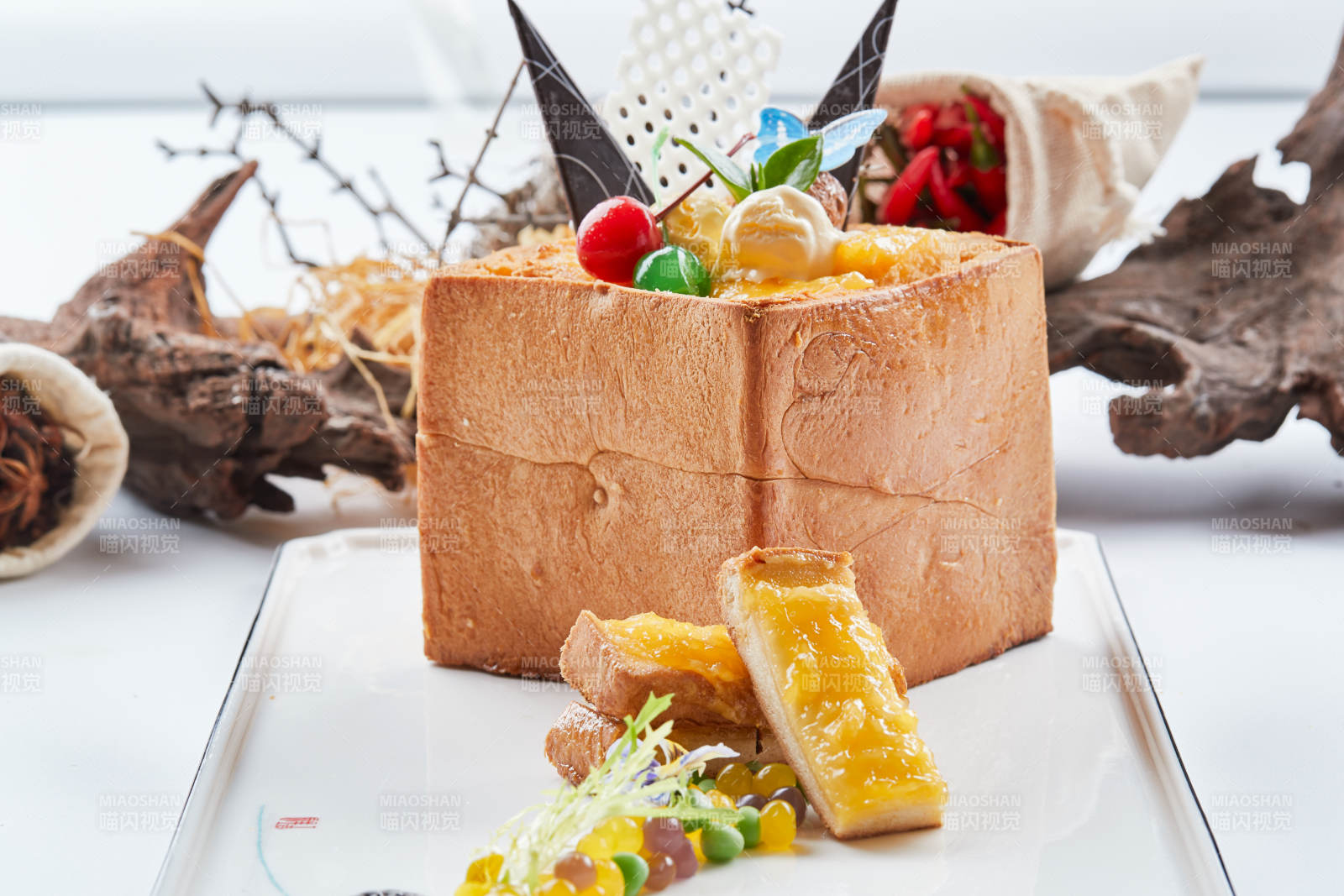 西餐中做的甜品美食面包的诱惑图片