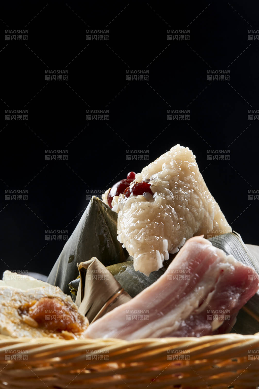 端午节的粽子和原材料图片