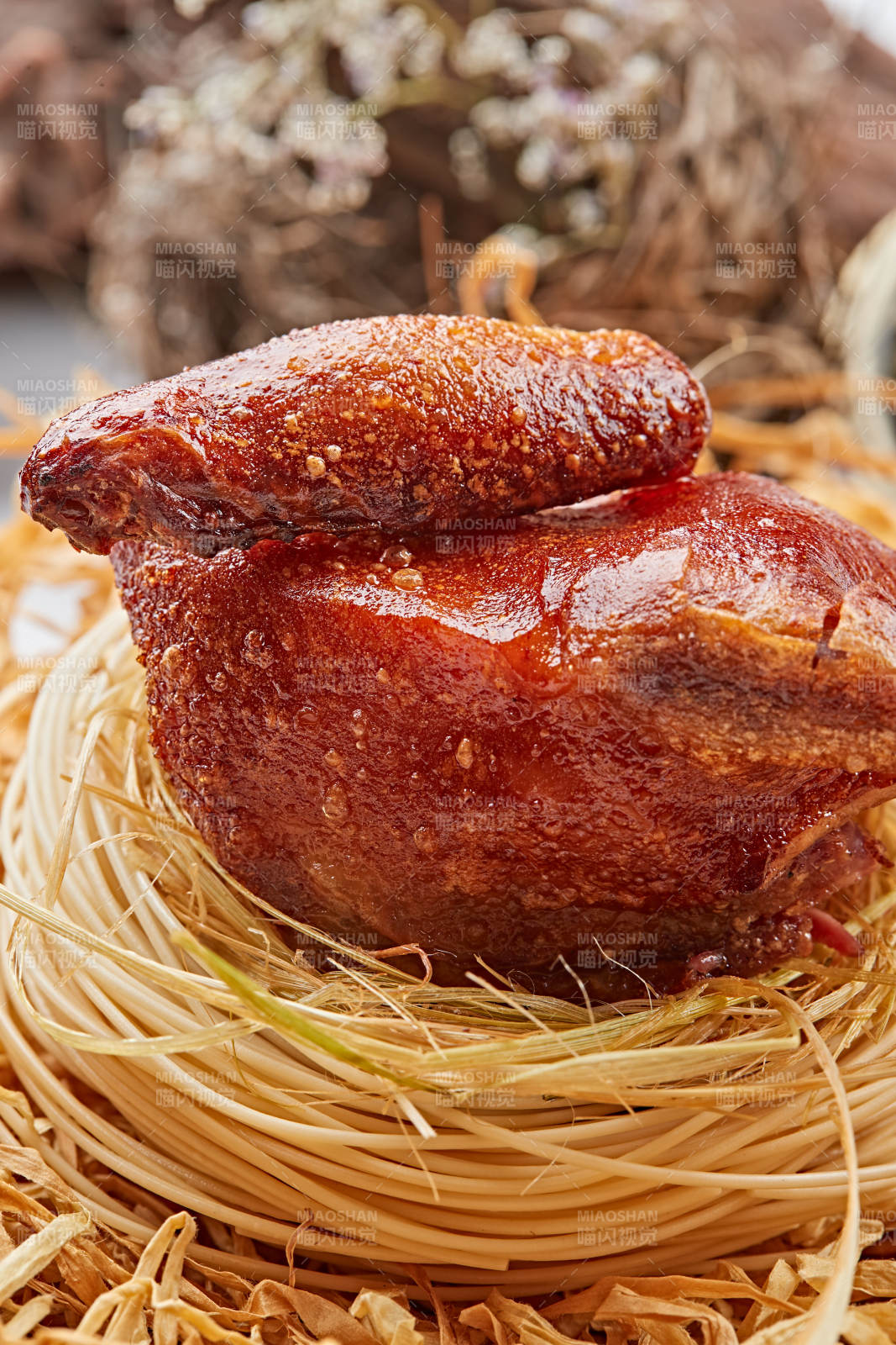 金牌烤乳鸽图片