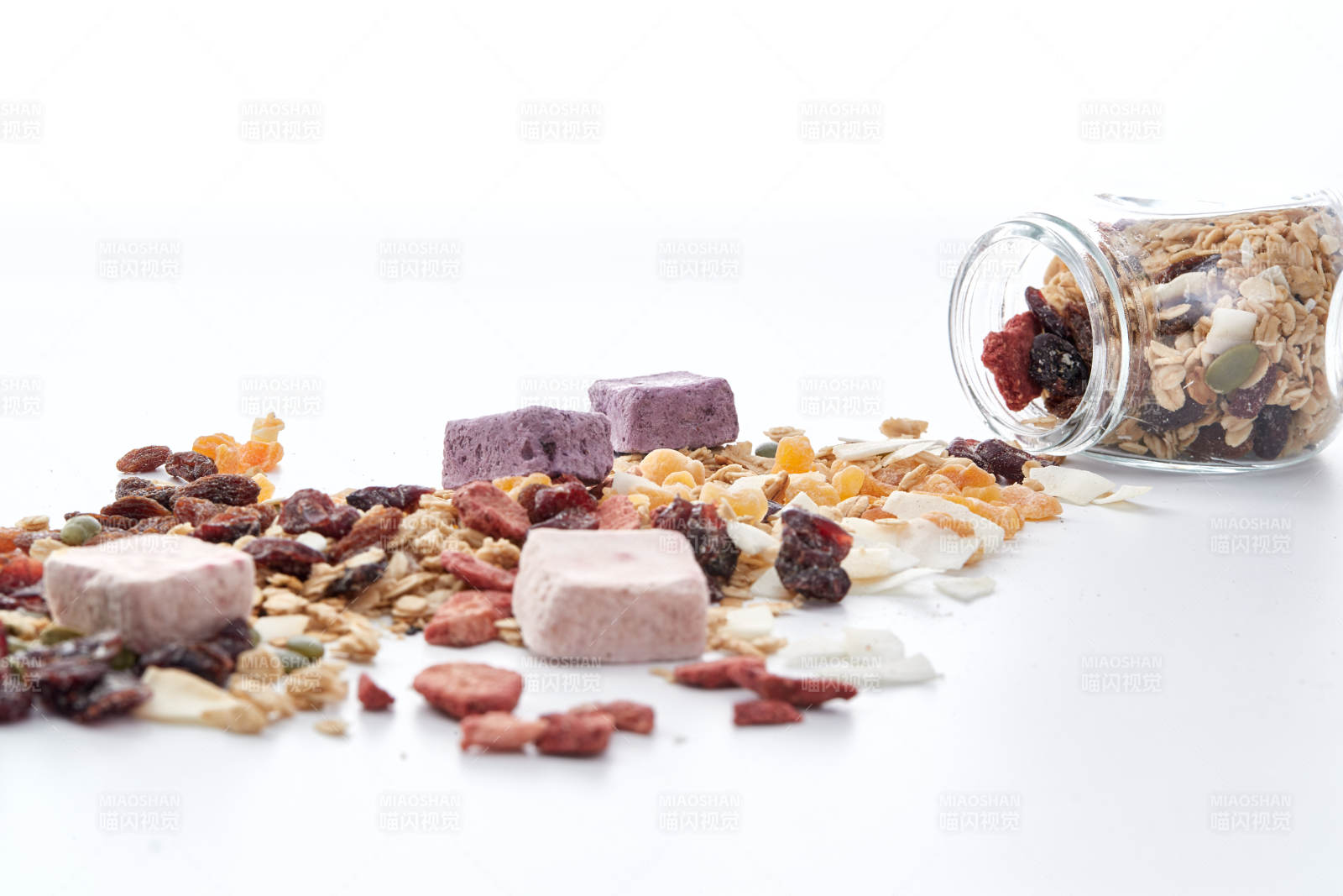 美味健康的营养早餐坚果混合烤燕麦图片