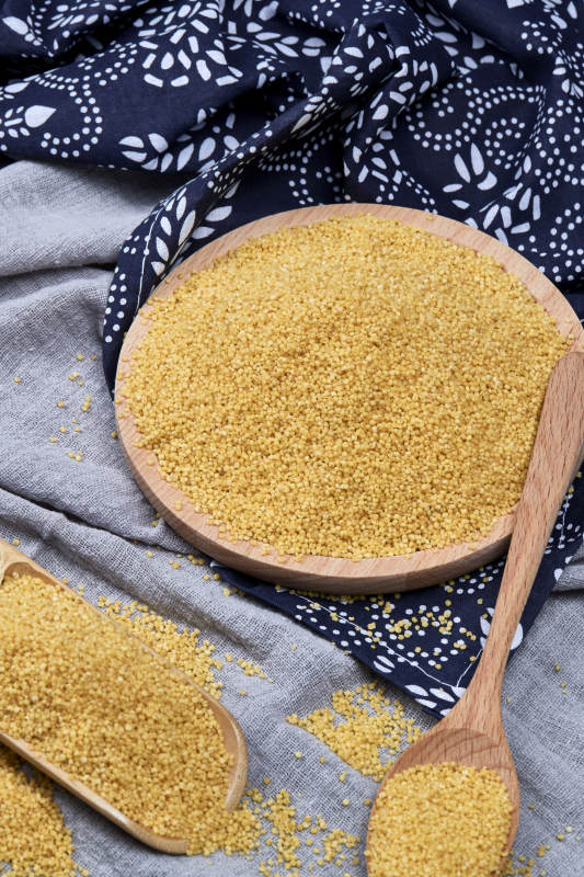 质量上乘的金黄小米粟米图片