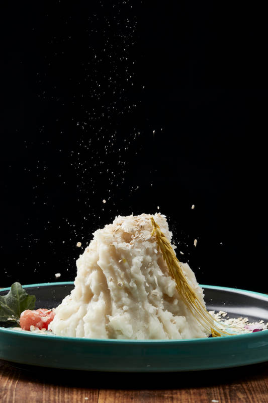 传统健康美食营养土豆泥配薯片图片