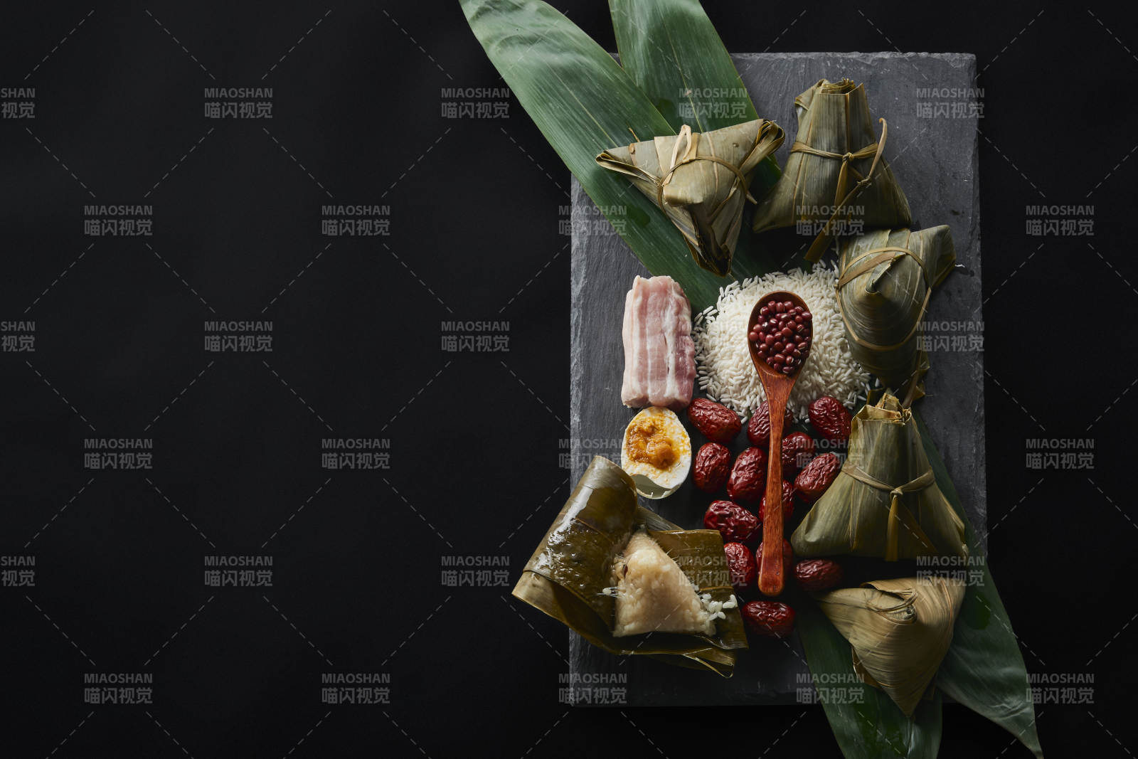 端午节的粽子和原材料图片