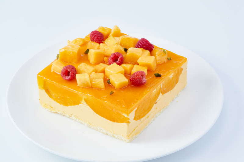 树莓芒果鲜奶慕斯蛋糕图片