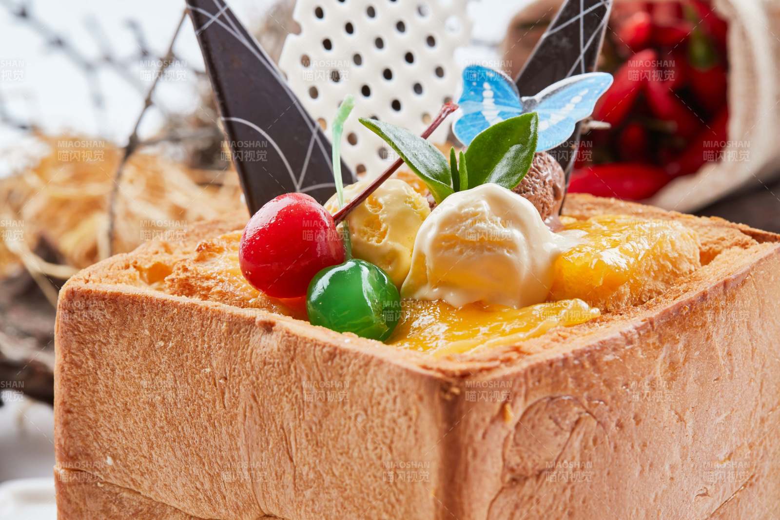 西餐中做的甜品美食面包的诱惑图片