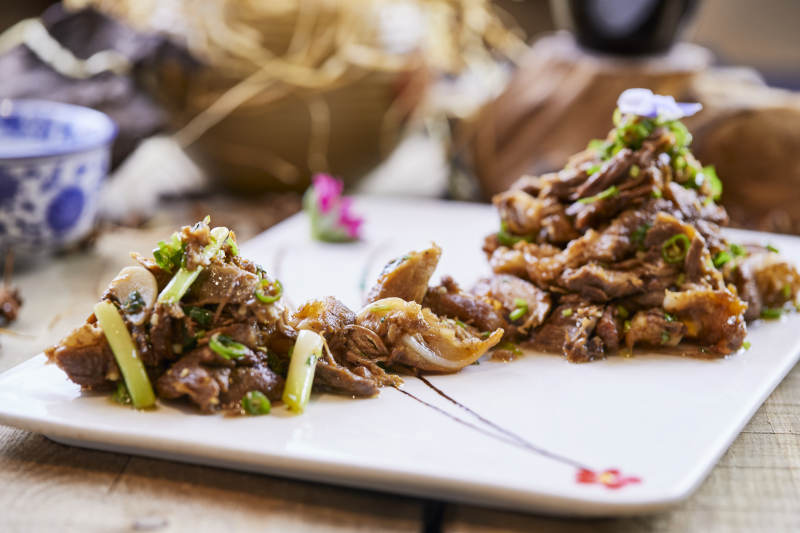 农家拆骨肉肘子图片