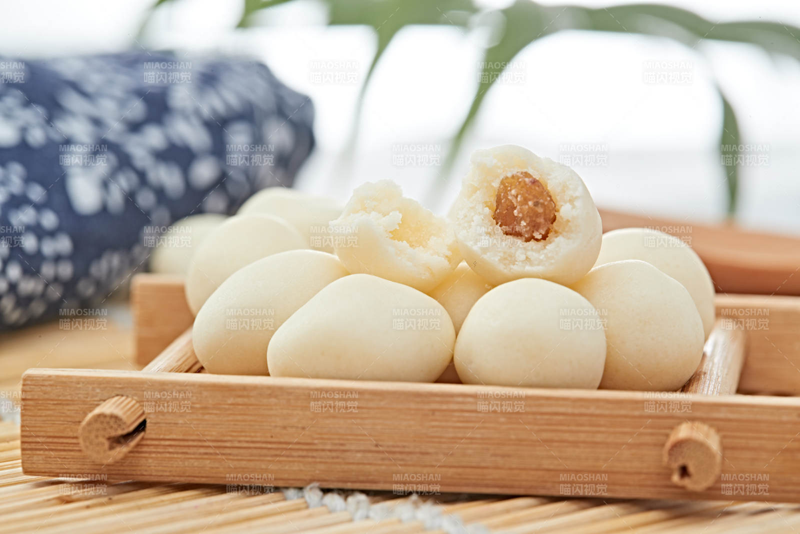 浓香甜美滋味浓郁的蒙族牛奶制品特写图片