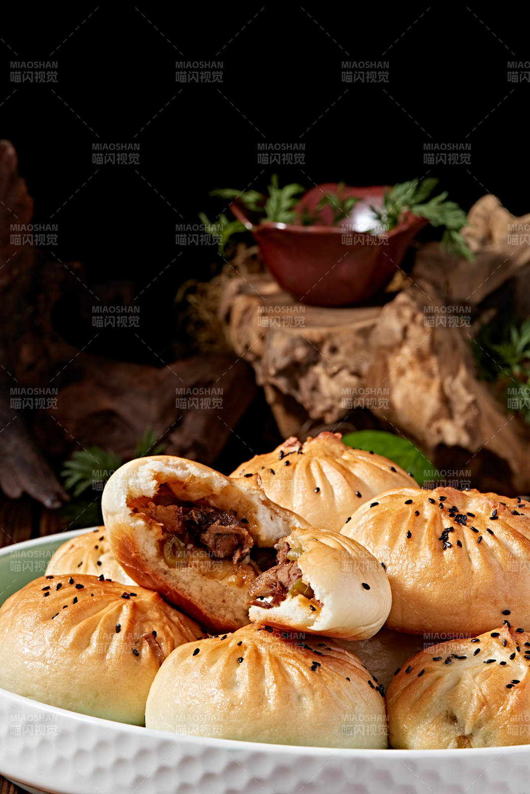 豆角酱羊肉馅烤包子图片