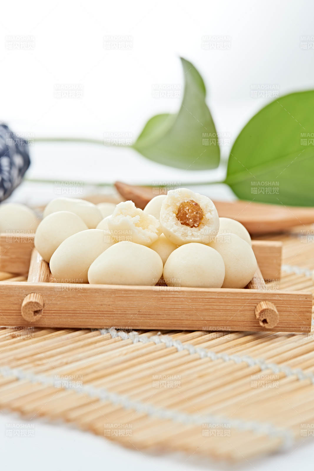 浓香甜美滋味浓郁的蒙族牛奶制品特写图片