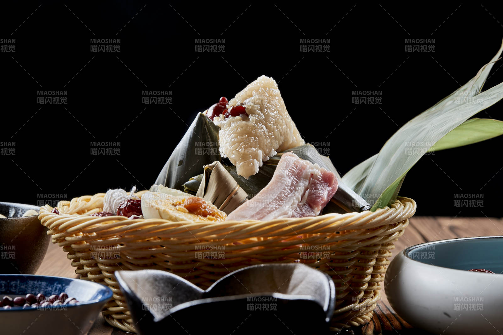 端午节的粽子和原材料图片