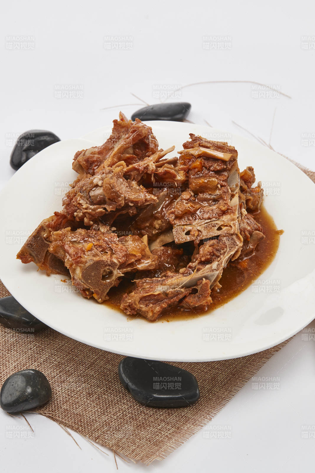 家常酱炖牛筋头巴脑图片