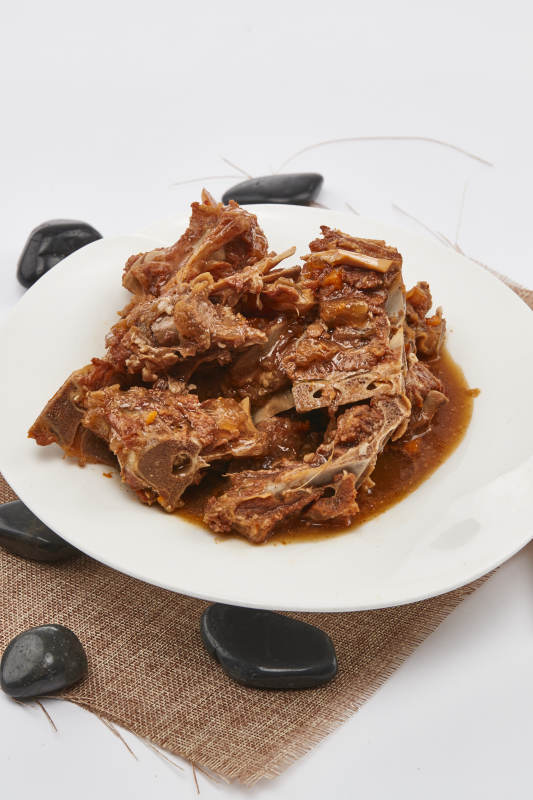 家常酱炖牛筋头巴脑图片