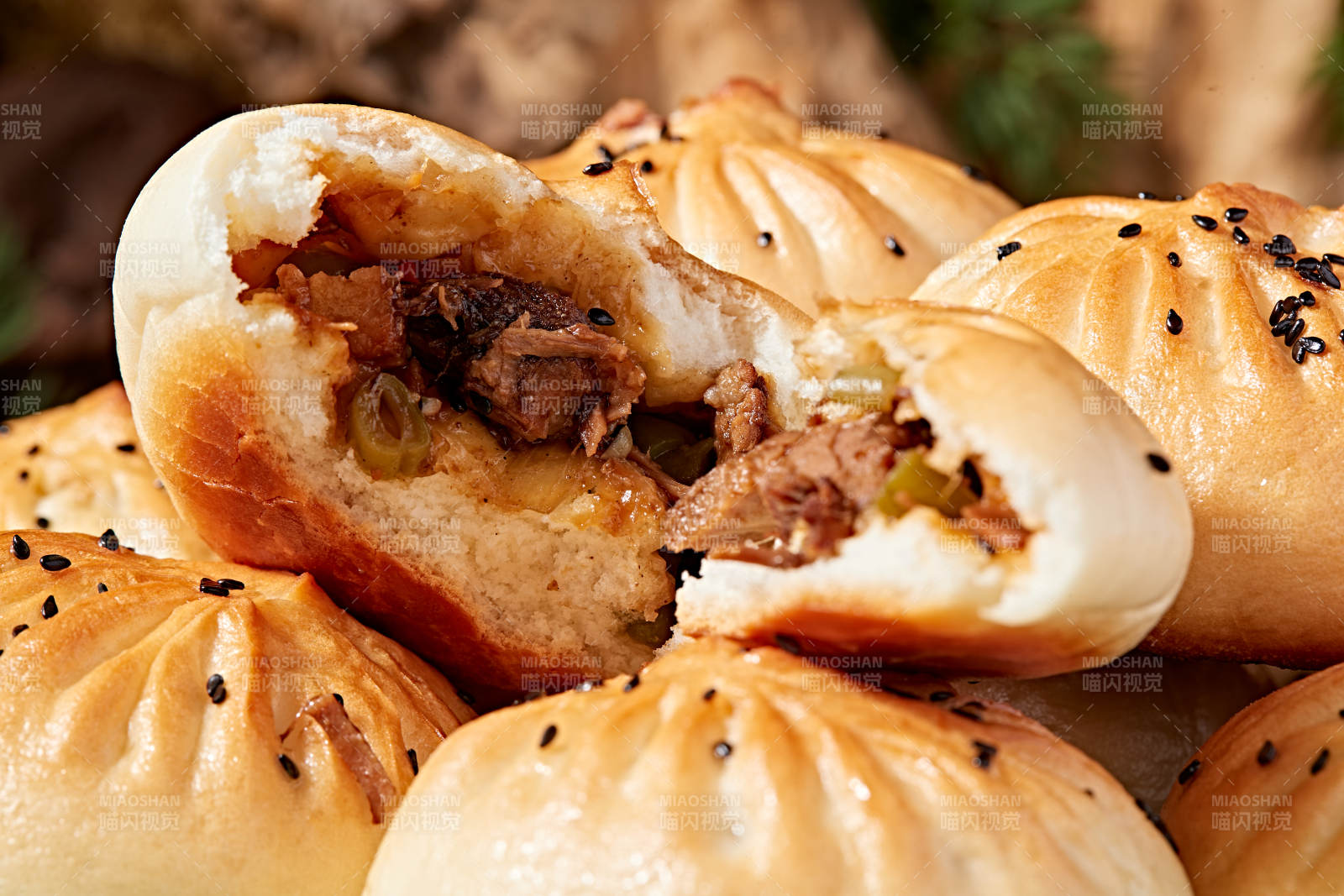 豆角酱羊肉馅烤包子图片