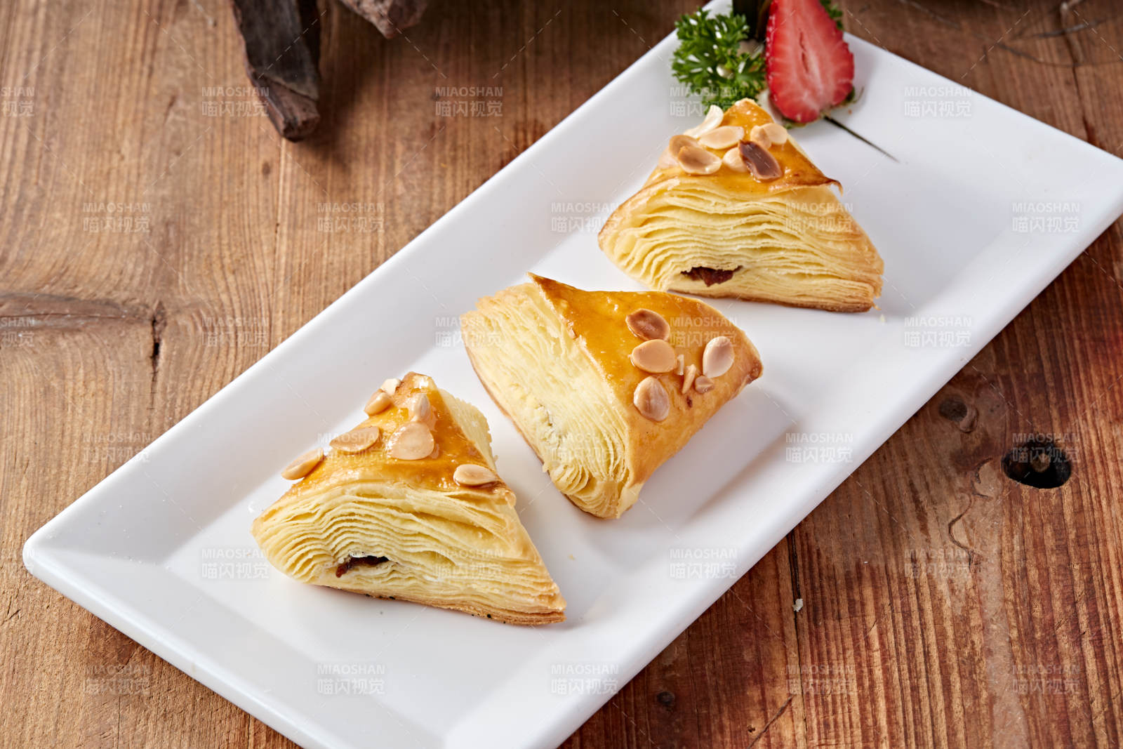 茶餐香烤杏仁千层酥并图片