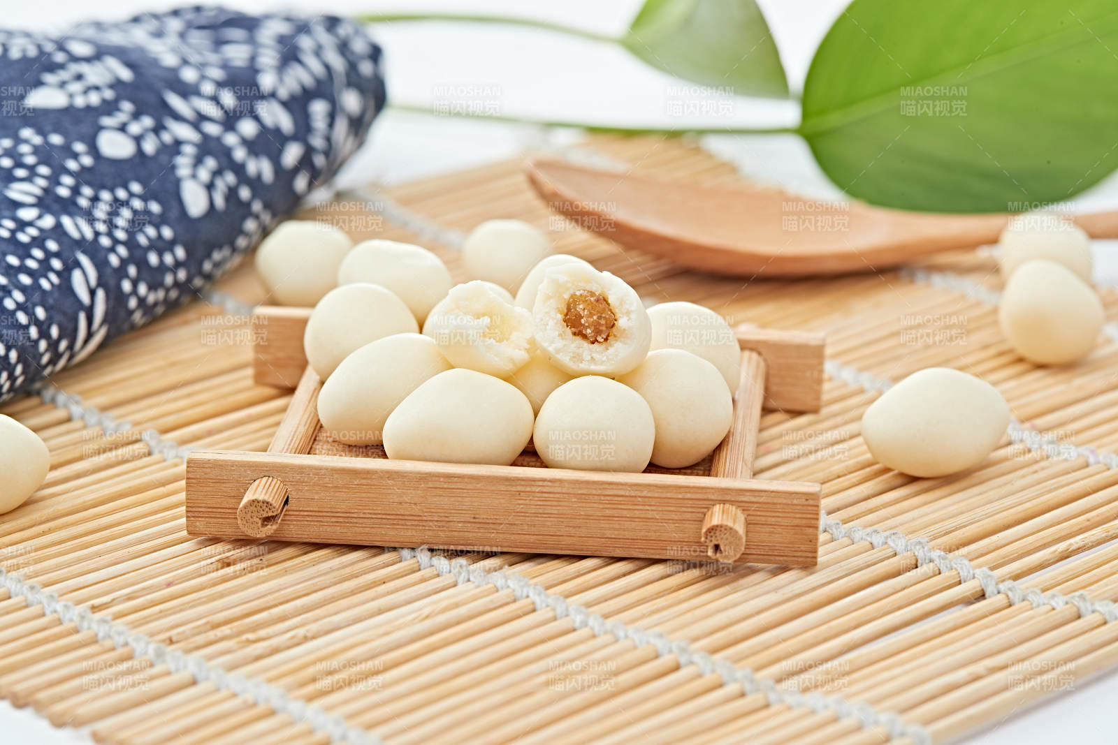 浓香甜美滋味浓郁的蒙族牛奶制品特写图片