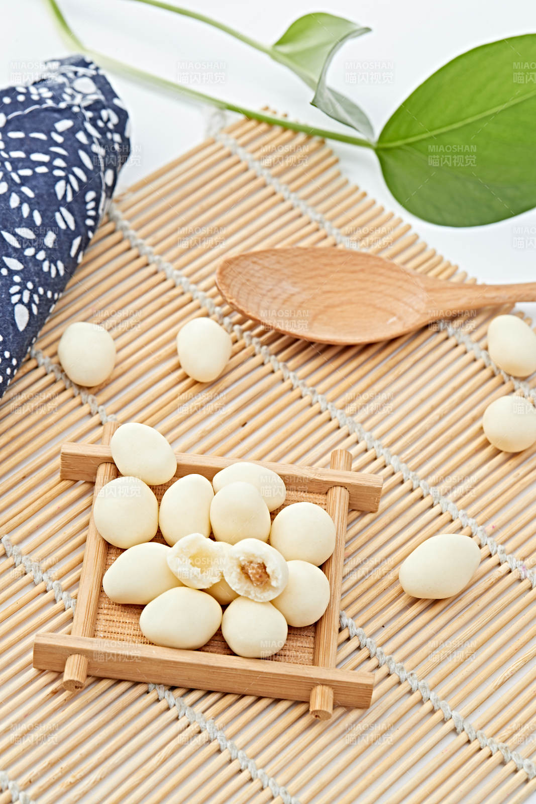 浓香甜美滋味浓郁的蒙族牛奶制品特写图片