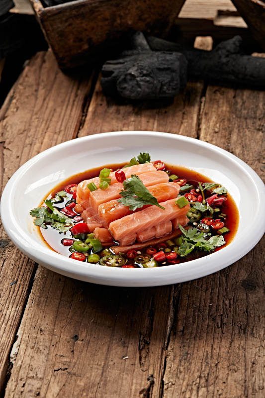 浇汁刺身三文鱼图片