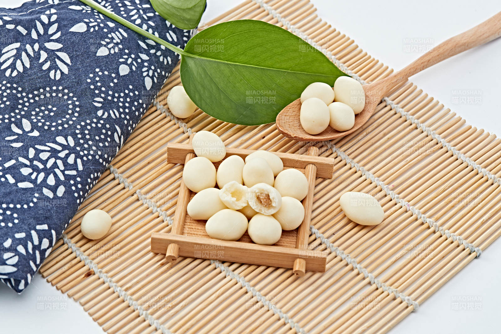 浓香甜美滋味浓郁的蒙族牛奶制品特写图片